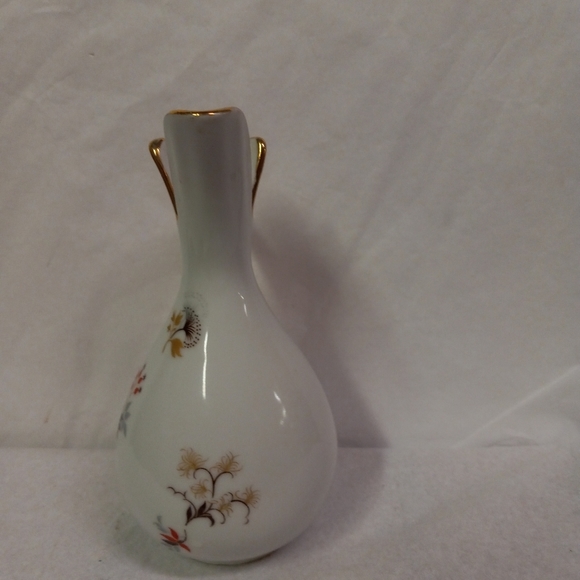 VINTAGE Pitcher Bud Vase White Porcelian Ceramic W/ Gold Trim SmallAsian Flowers - Picture 2 of 7